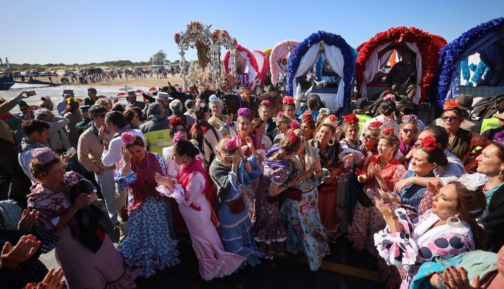 Ambiente de cante y baile ente los carros de Jerez ya en las puertas de Doñana. 