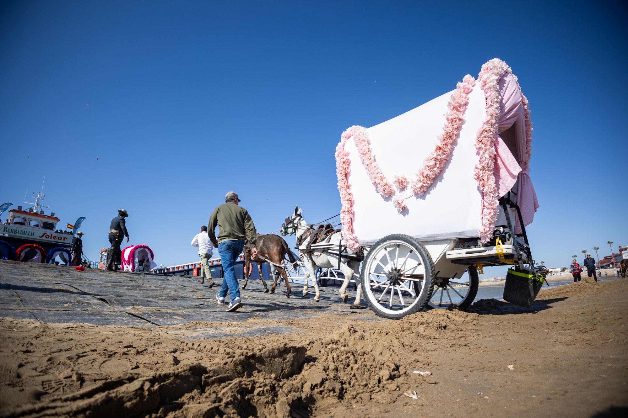 La hermandad del Rocío de Jerez llega a Malandar