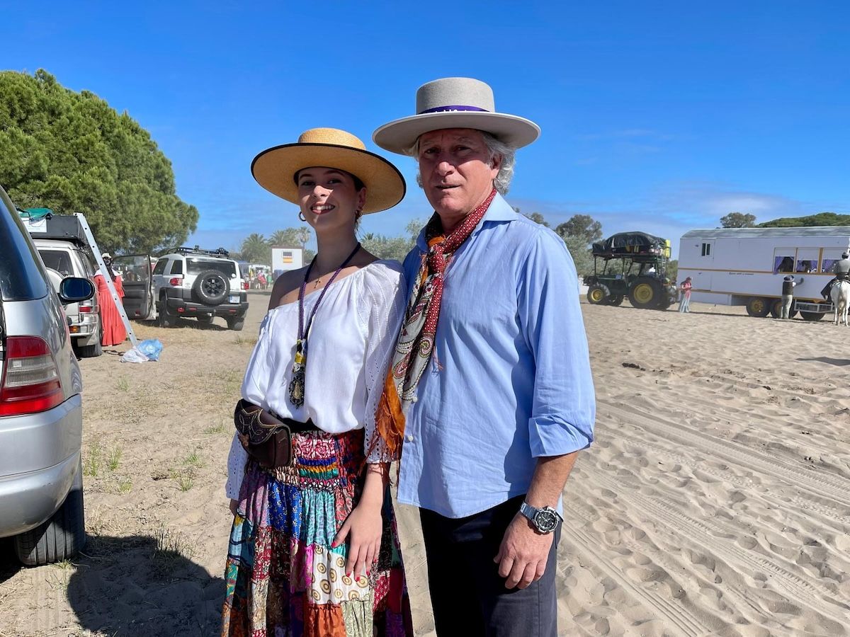 Ángel Marquez, de Talleres Márquez, y la artista Ana Junquera.