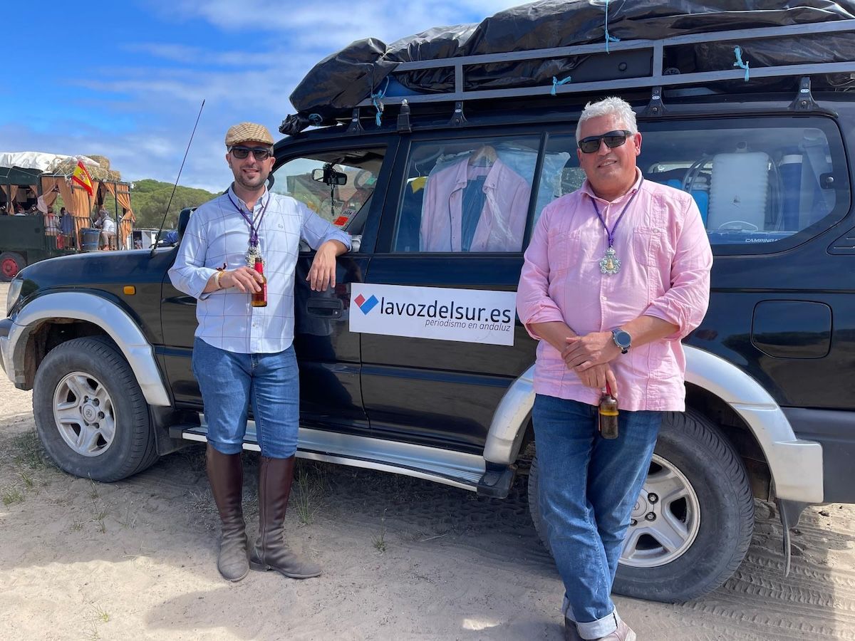 Antonio Calderón, de Multirecambio Segunda Mano, y David Molina, jefe de Movilidad del Ayuntamiento de Jerez.