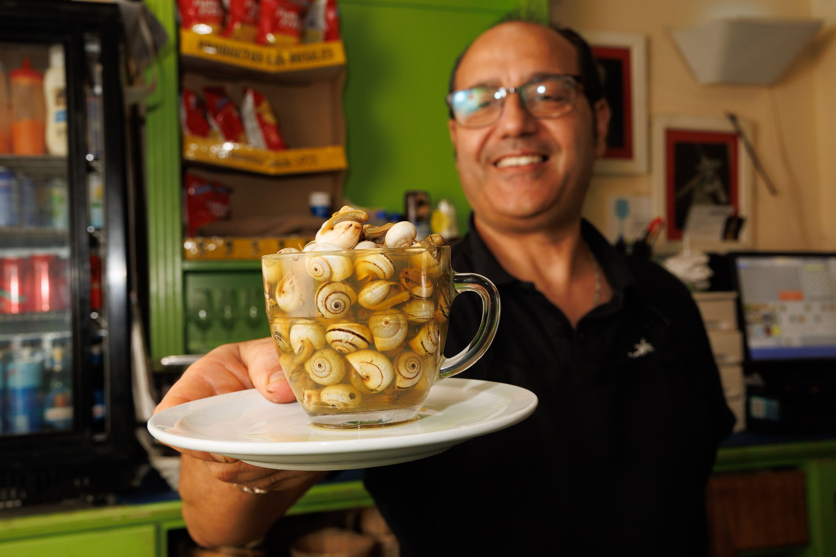 Una taza de caracoles del Bar Cristina.
