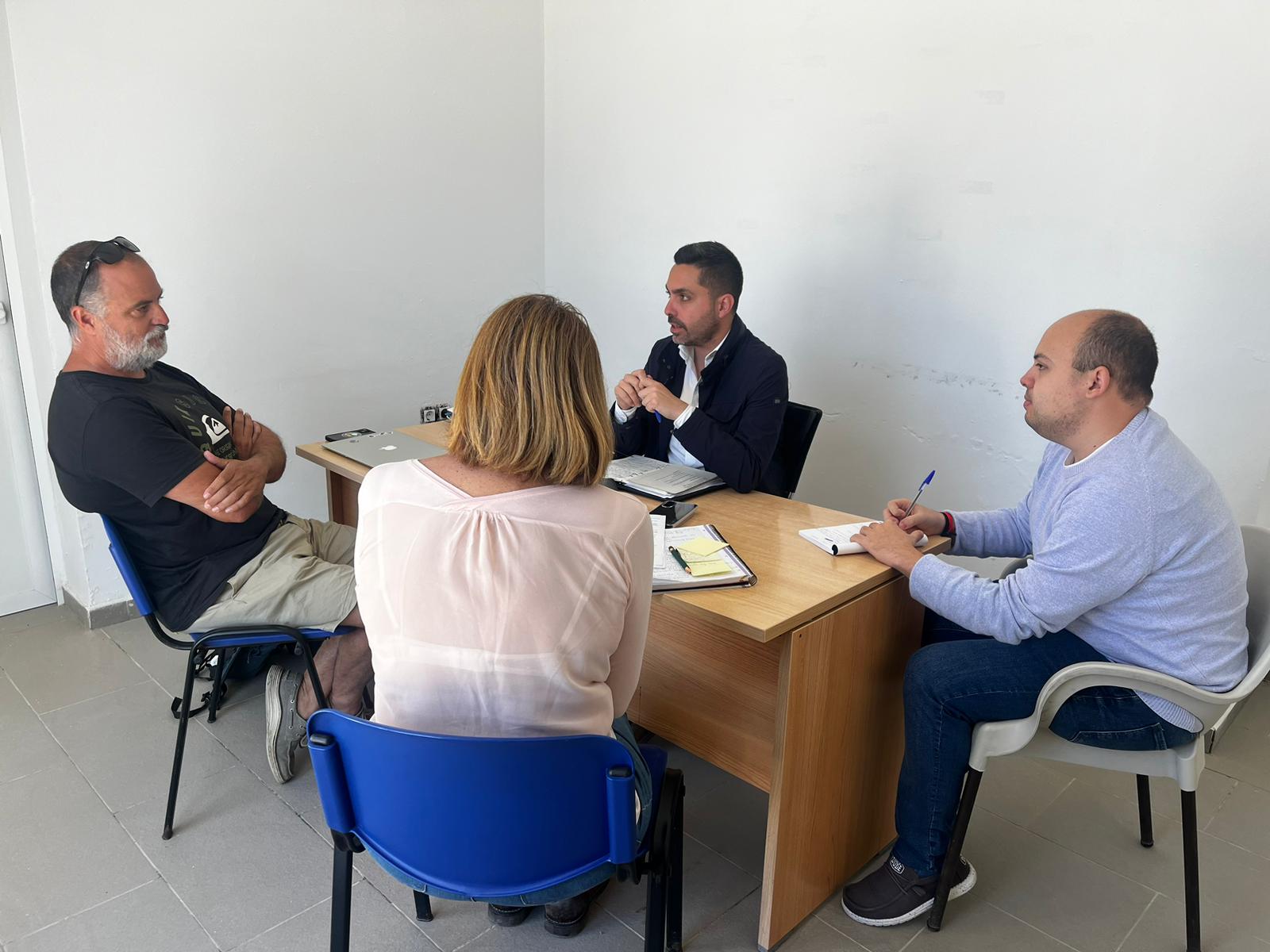 Alcalde y delegados en la reunión de coordinación. 