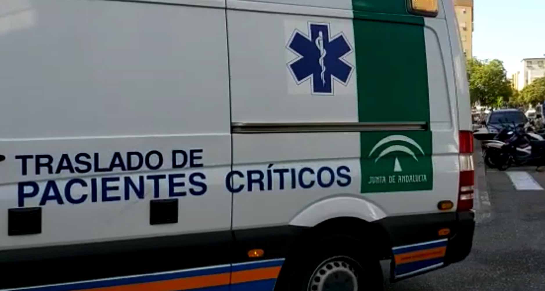 Ambulancia que trasladaba al inspector de Policía a Cádiz. IMAGEN: CNP