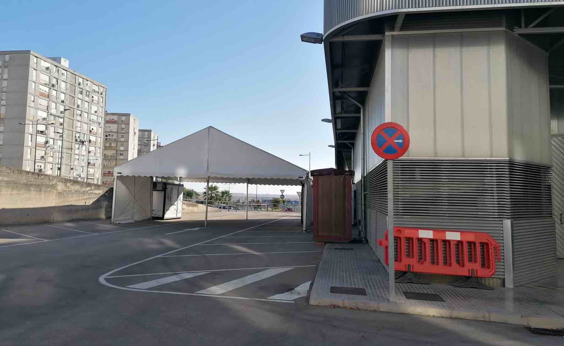 Carpa para el nuevo punto autocovid en el Hospital de Jerez. FOTO: CEDIDA
