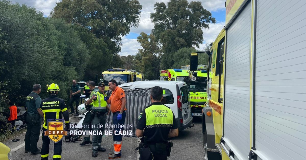 Un aparatoso accidente en la A-405 le ha costado la vida a una persona.