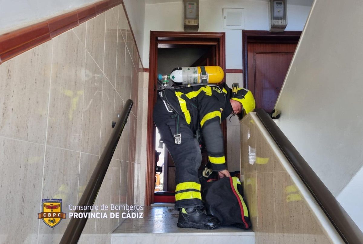 Incendio en una vivienda de la Avenida de la Constitución en Cádiz.