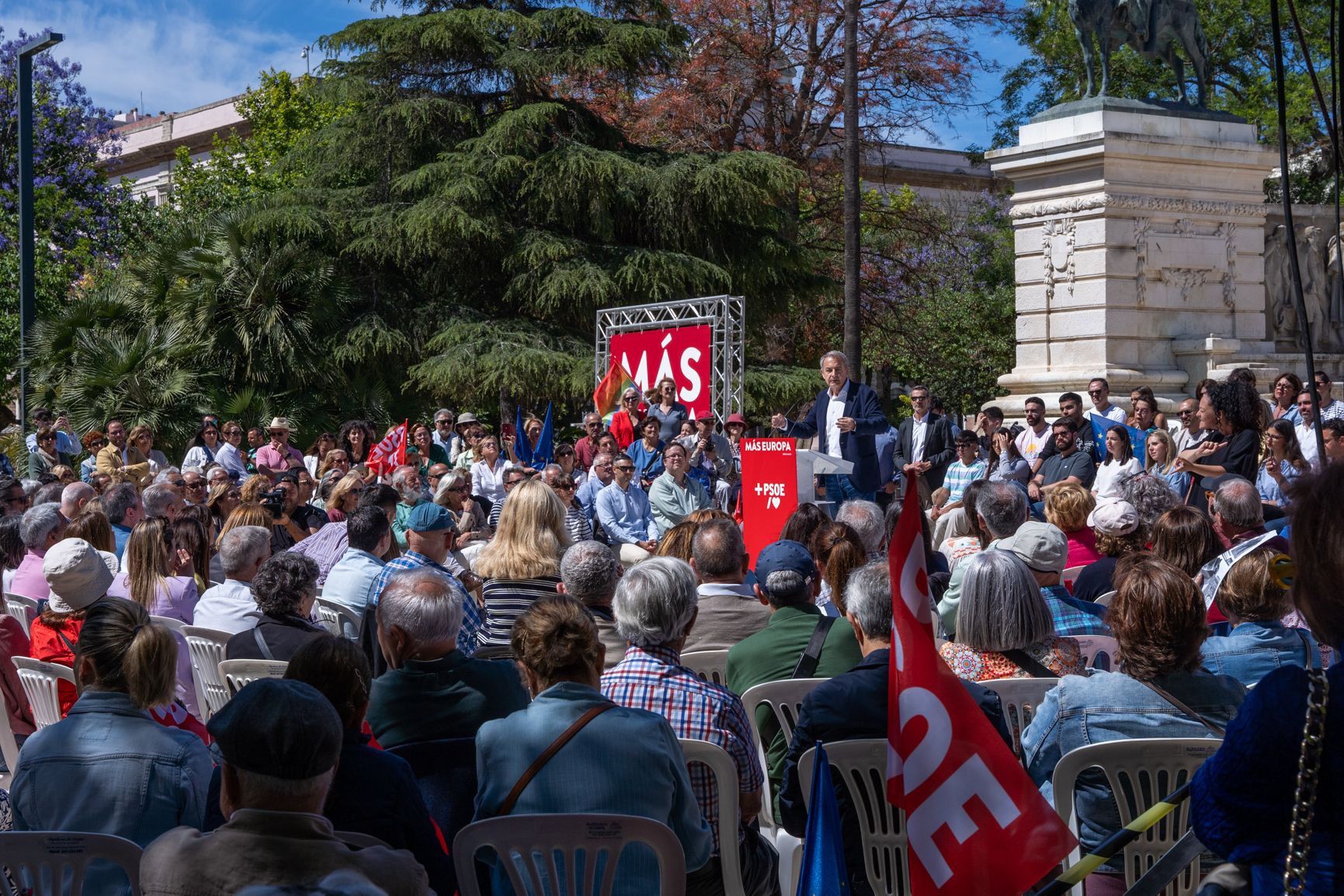 Campaña electoral en la plaza de España de la capital gaditana.