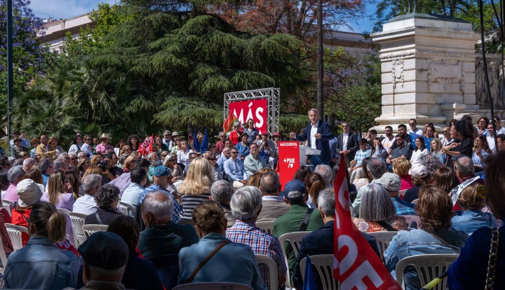Campaña electoral en la plaza de España de la capital gaditana.
