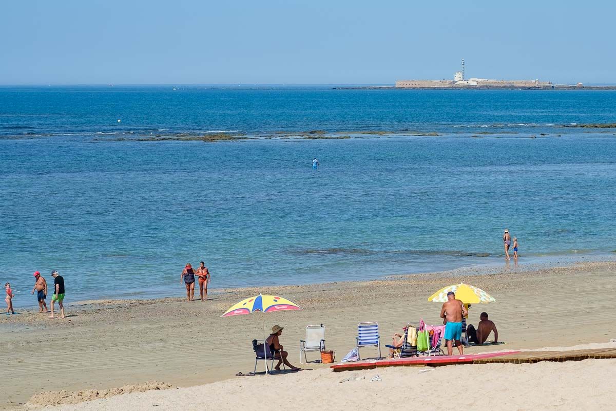 Una playa gaditana, en una imagen del pasado verano.