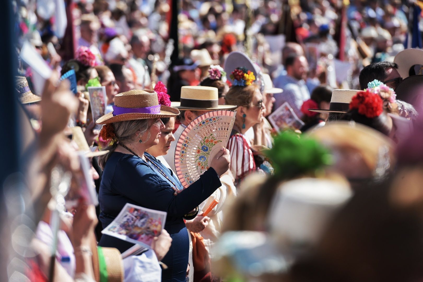 Así vive El Rocío la Misa Pontifical de la Romería de 2024.
