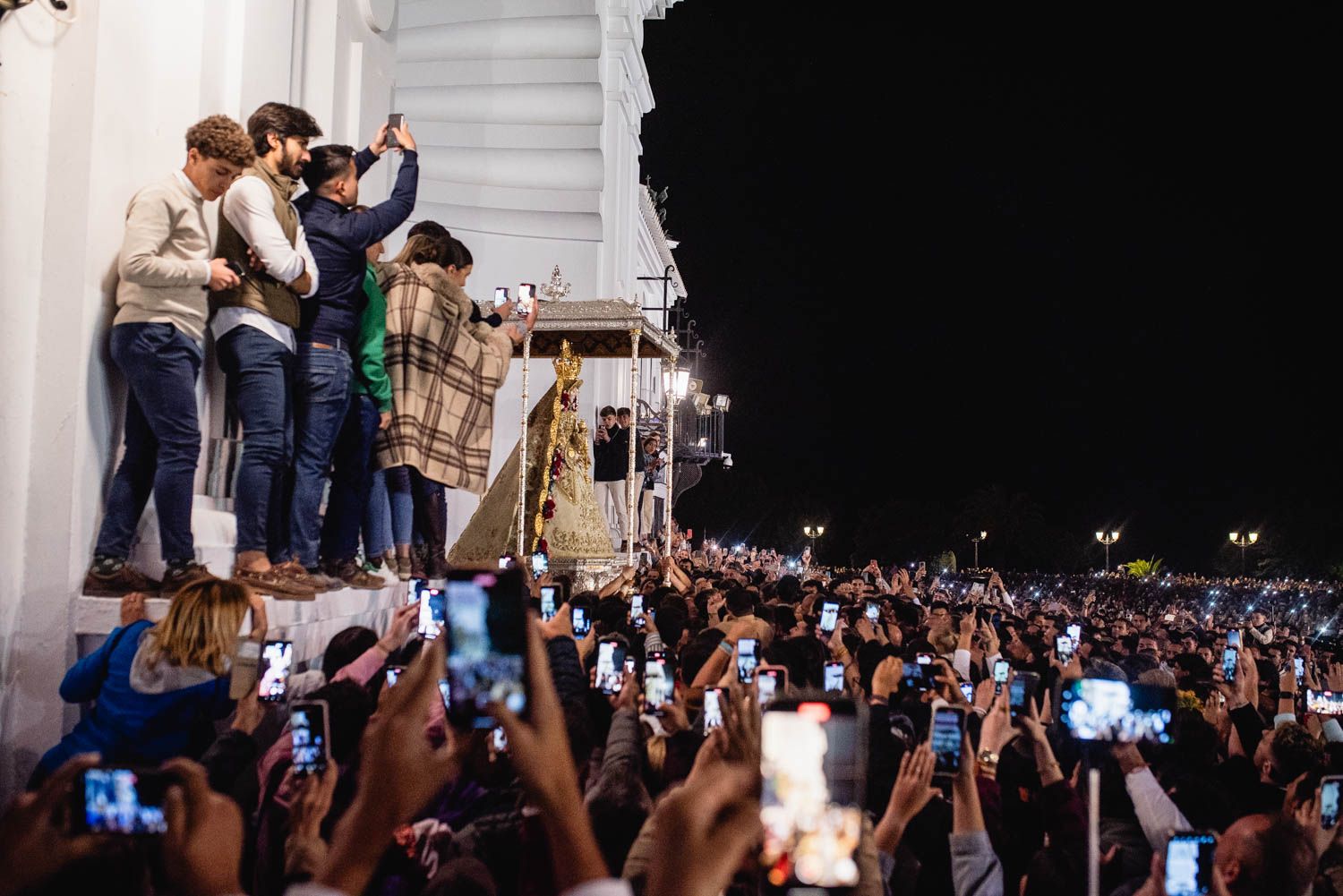 Así vive Almonte los previos a la salida de la Virgen del Rocío