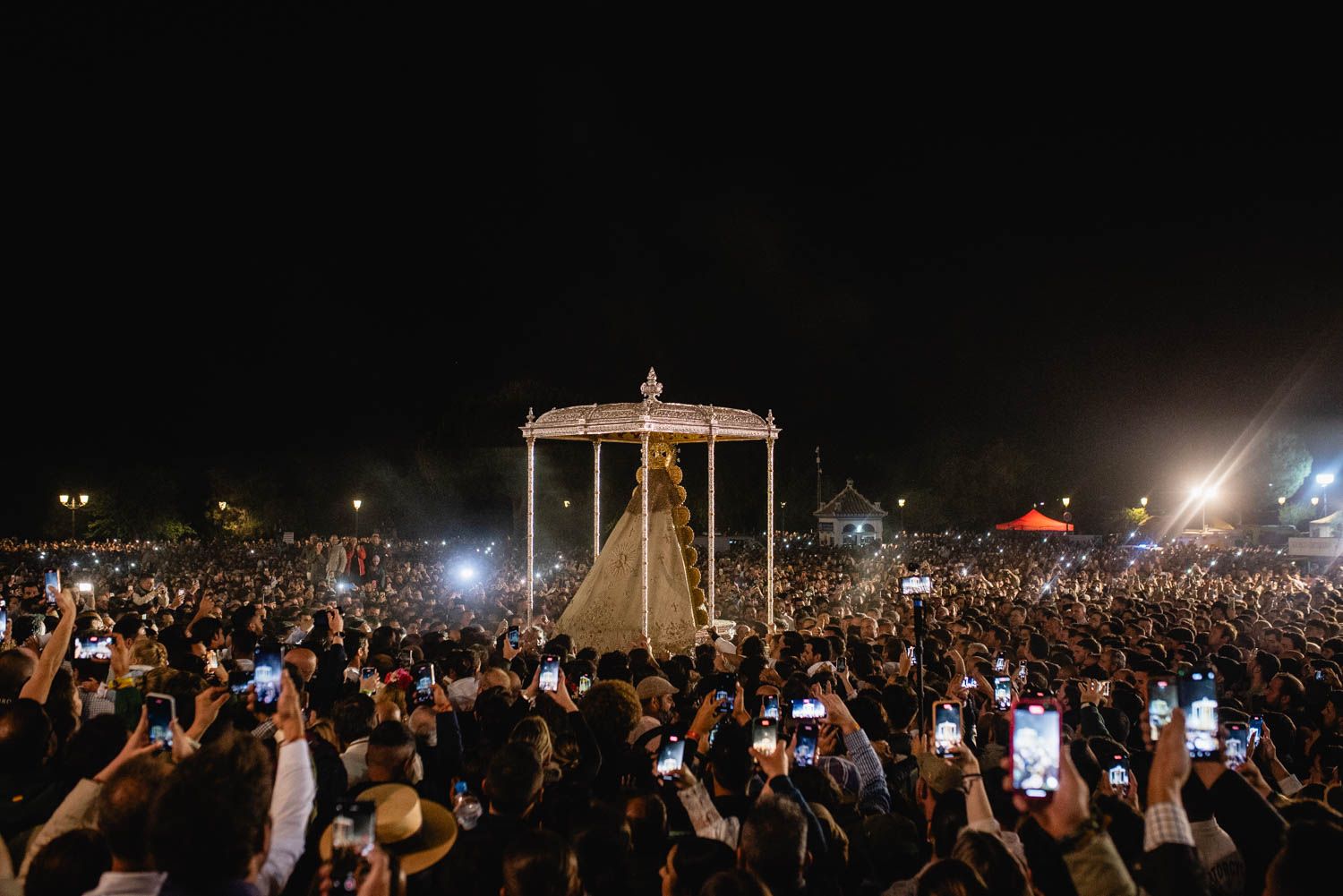 Así vive Almonte los previos a la salida de la Virgen del Rocío