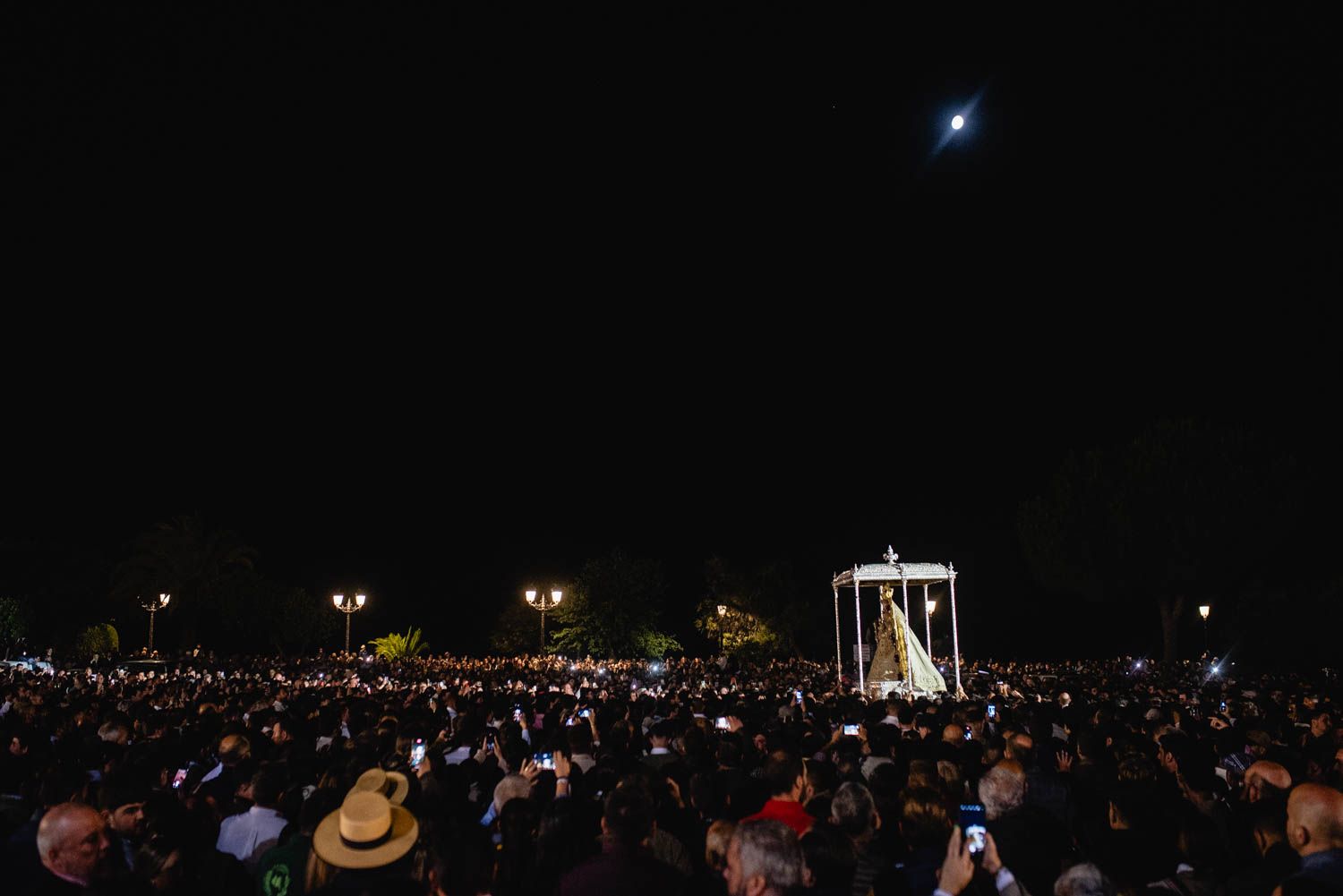 Así vive Almonte los previos a la salida de la Virgen del Rocío