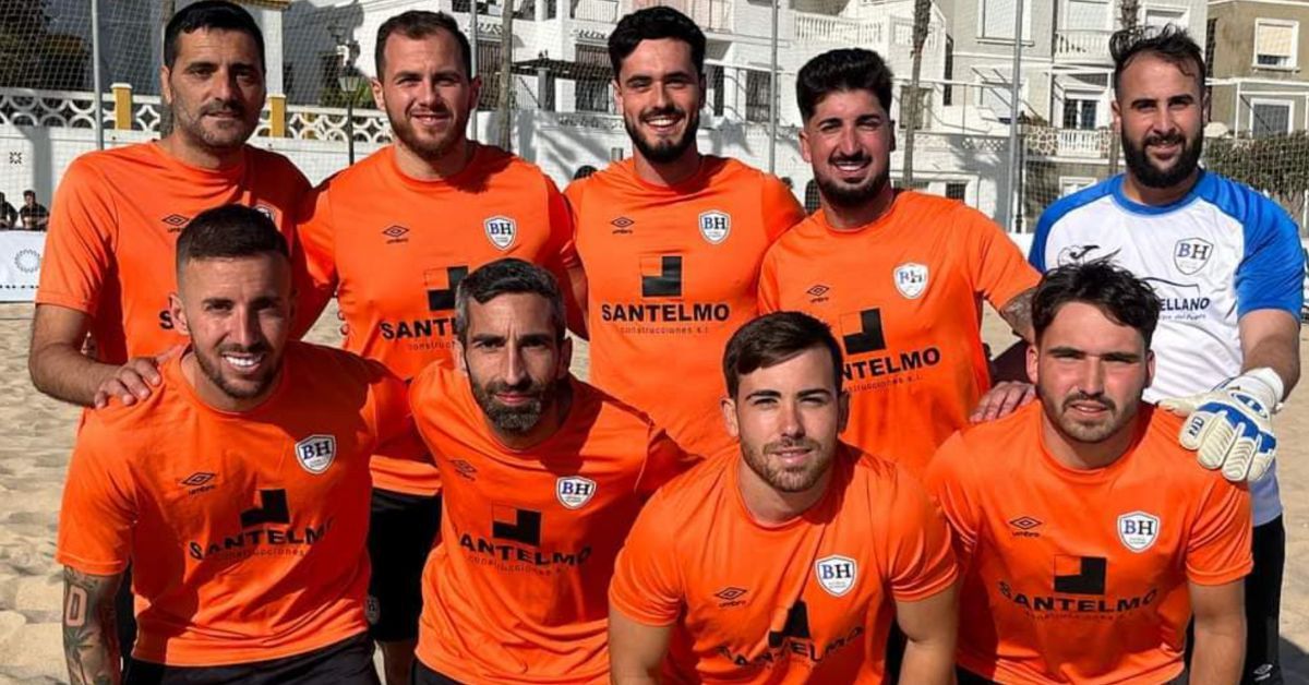 Dani Güiza, entre los integrantes del BH Fútbol Academy.