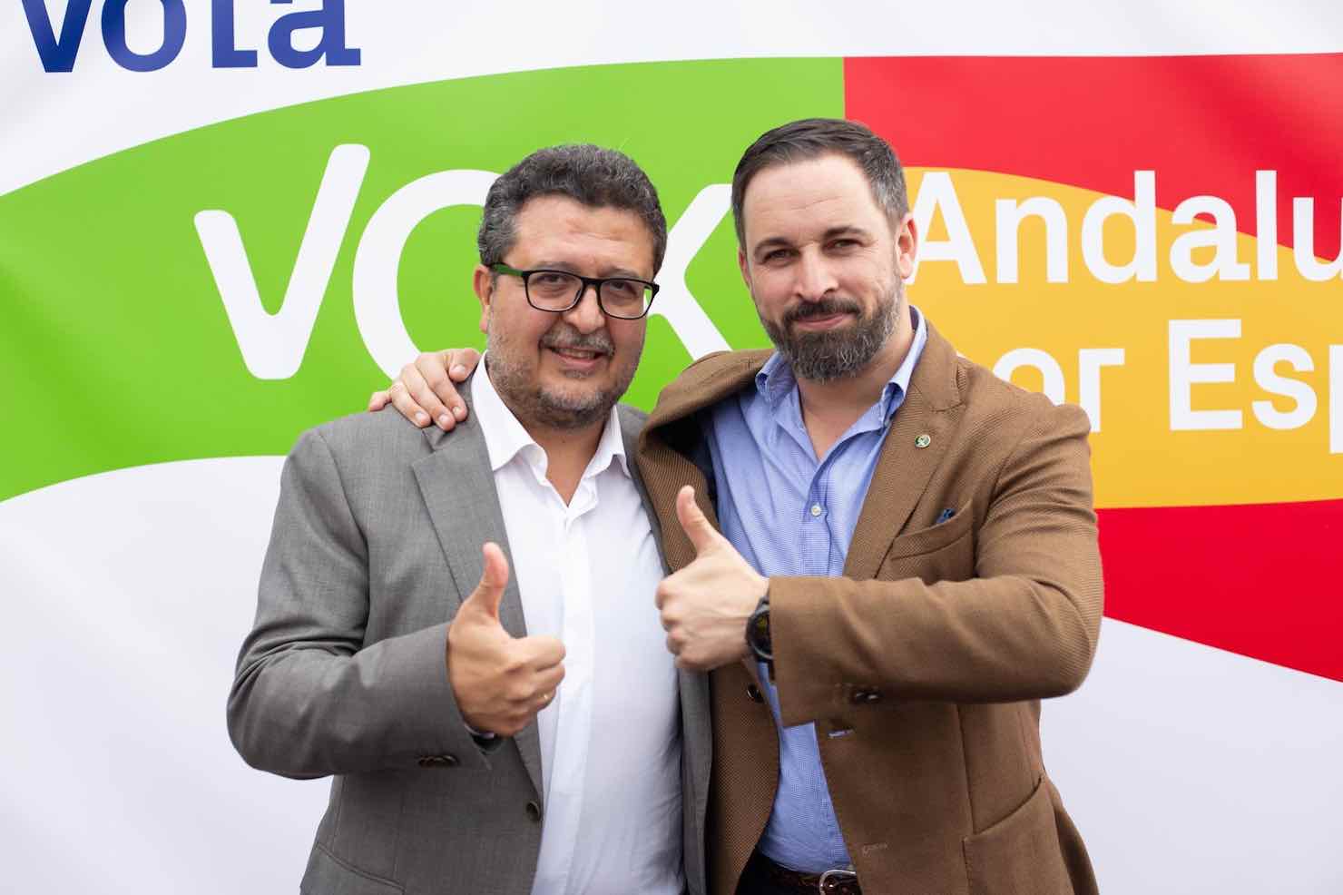 El ex presidente del grupo parlamentario de Vox, Francisco Serrano, junto al líder del partido, Santiago Abascal. FOTO: VOX ESPAÑA.