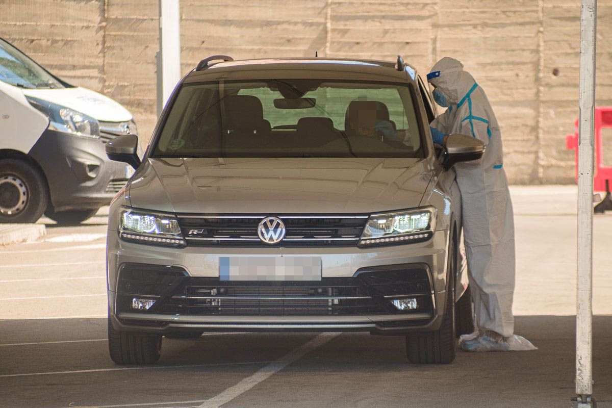 Pruebas en el autocovid del Hospital de Jerez, este pasado miércoles. FOTO: MANU GARCÍA