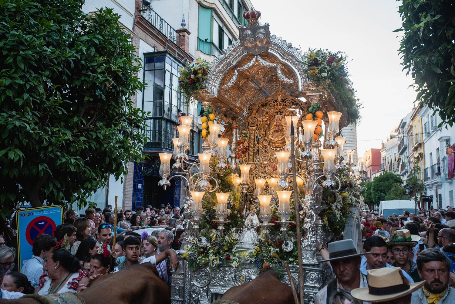 Llegada a Sevilla de la Hermandad de Triana.