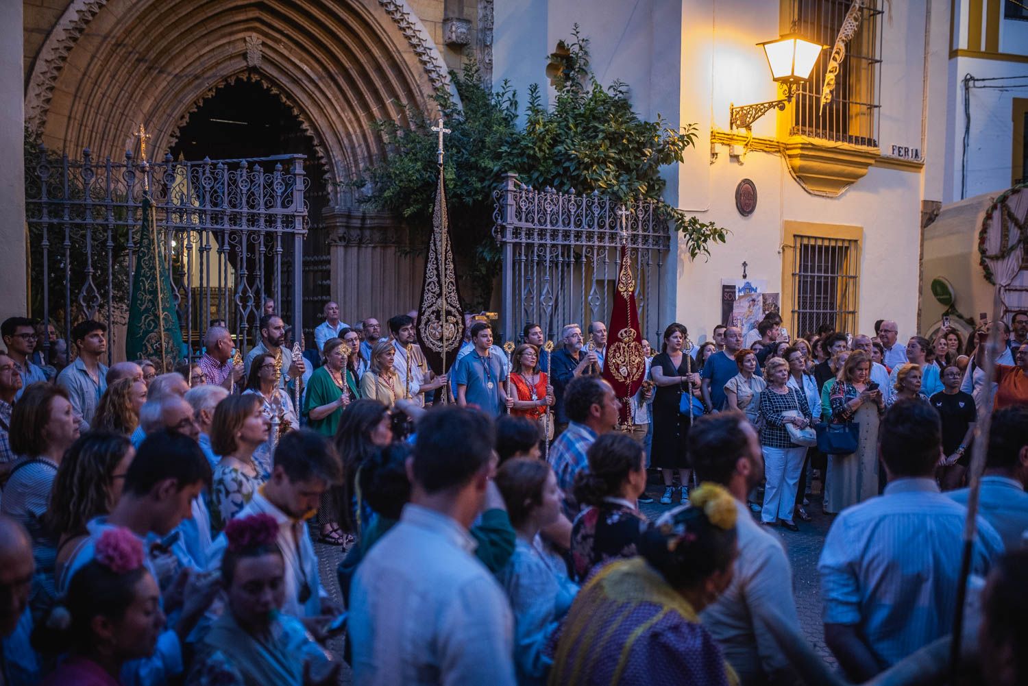 Llegada a Sevilla de la Hermandad de La Macarena.