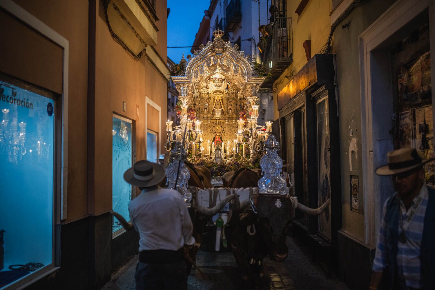 Llegada a Sevilla de la Hermandad de La Macarena.