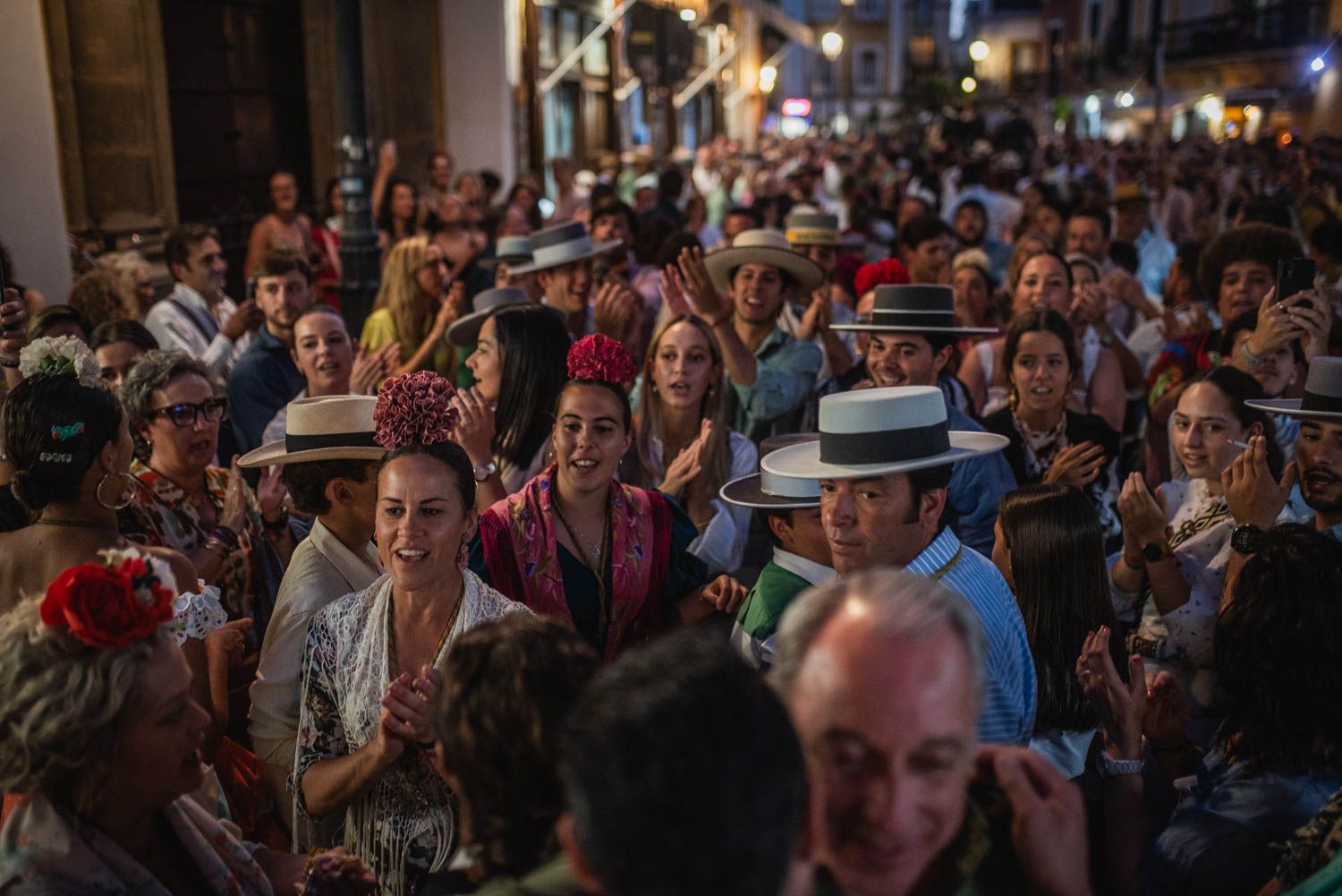 Llegada a Sevilla de la Hermandad de La Macarena.