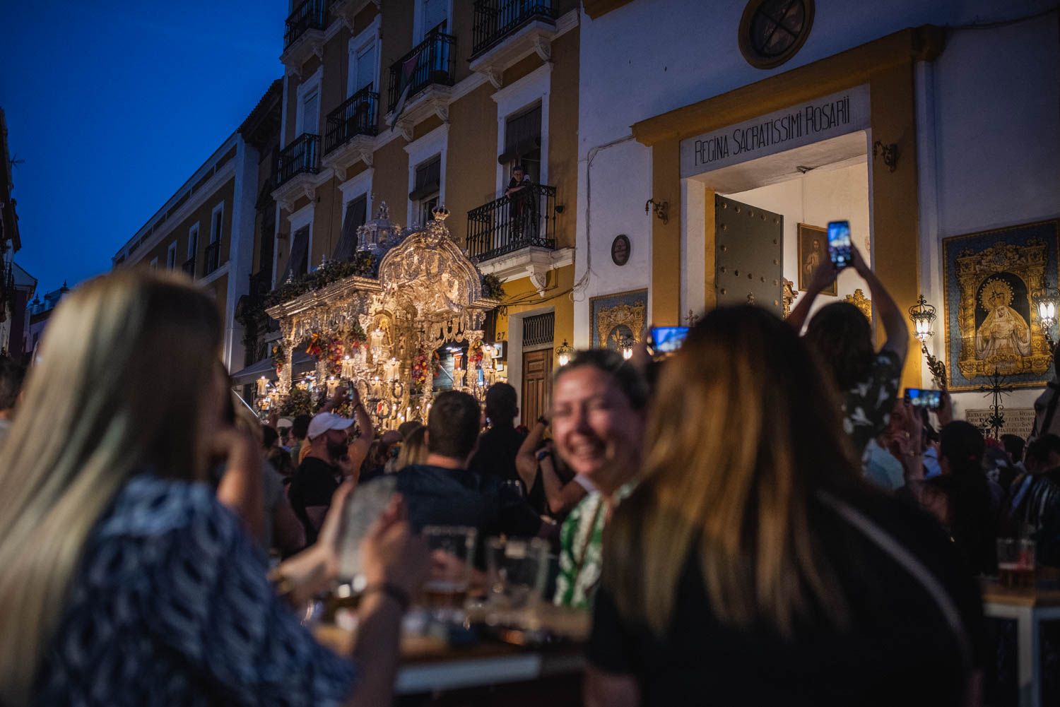 Llegada a Sevilla de la Hermandad de La Macarena.