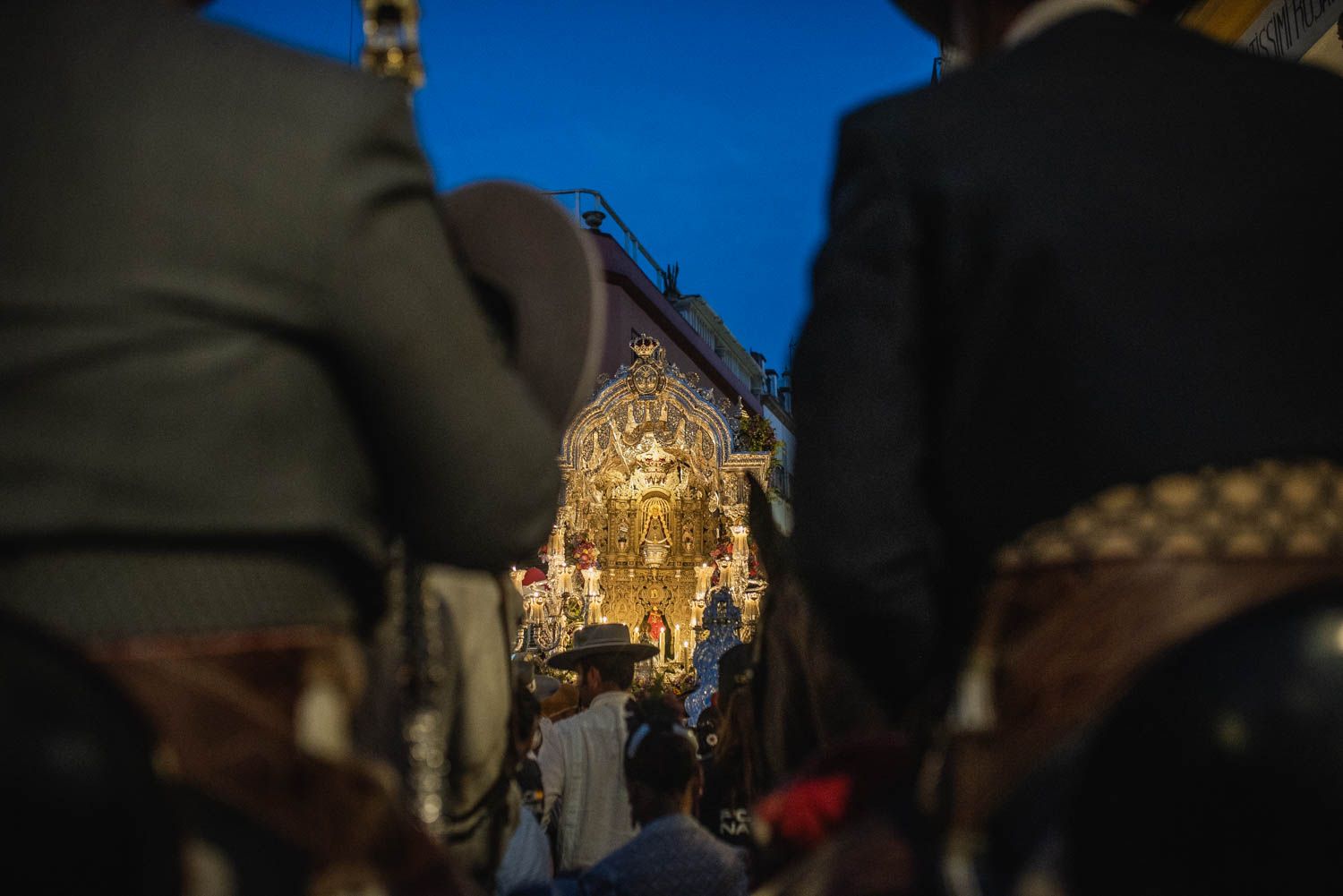 Llegada a Sevilla de la Hermandad de La Macarena.