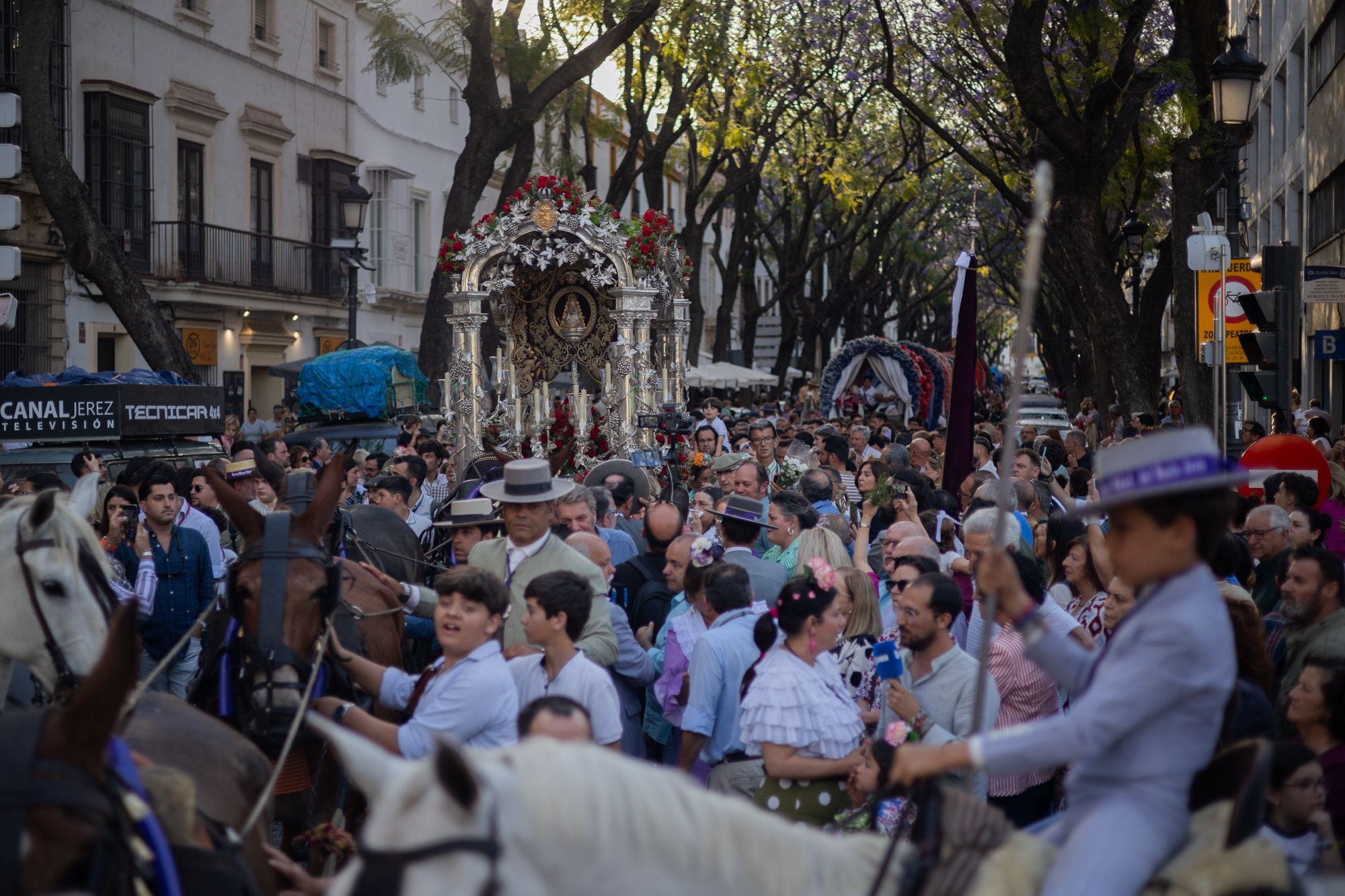 Así ha sido la llegada de la hermandad del Rocío a Jerez