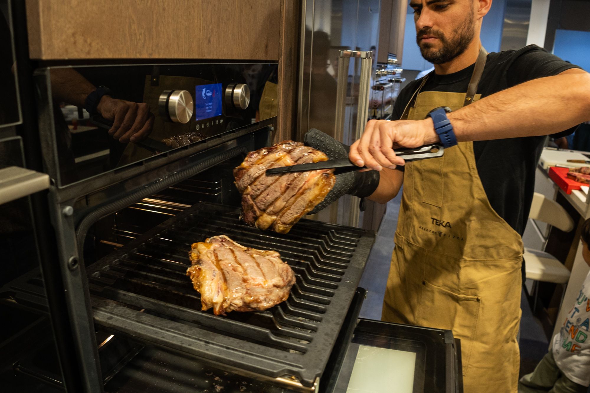 COCINAS SCHMIDT DEMOSTRACION HORNOS TEKA 11