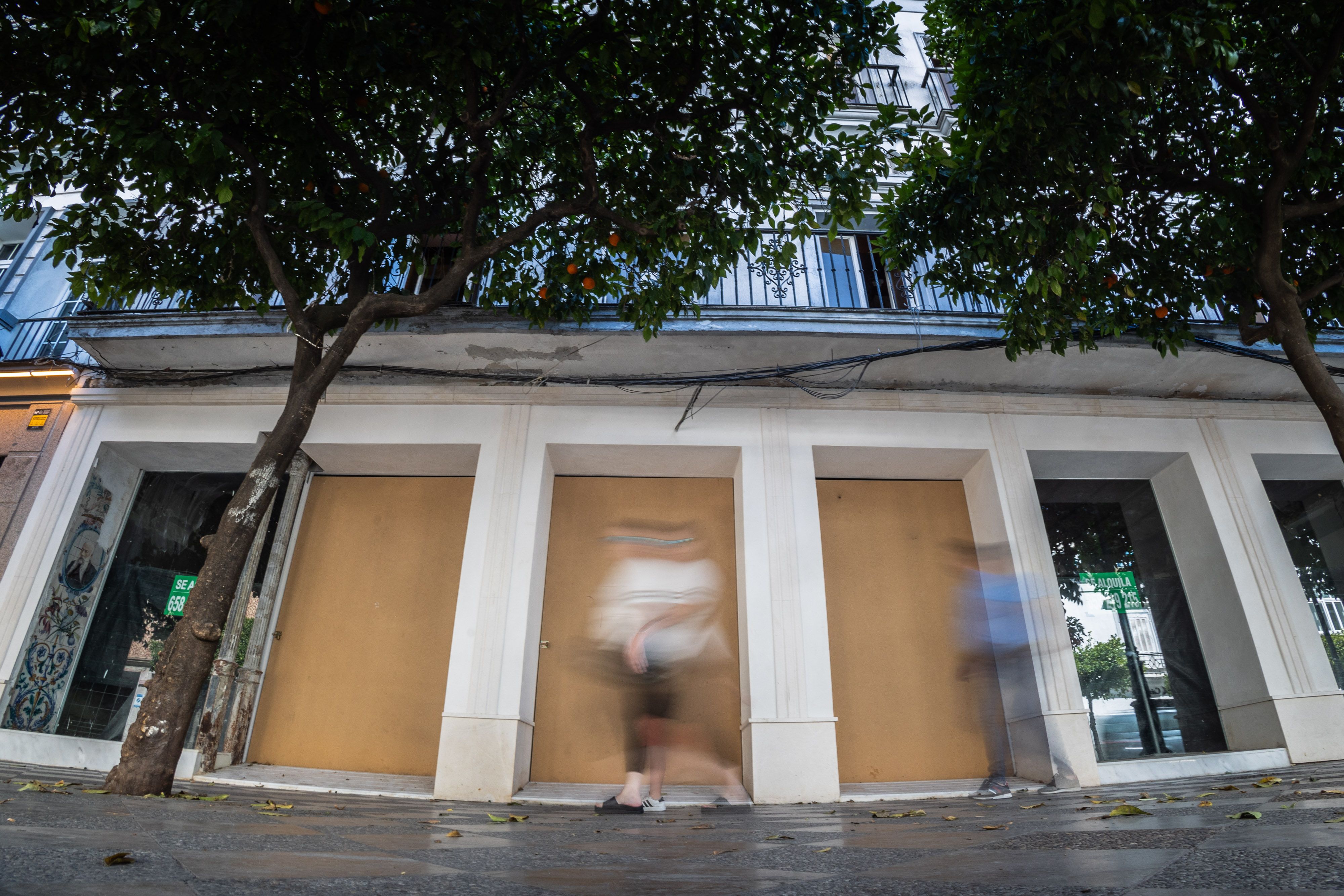Edificio en calle Larga que también albergará pisos turísticos, en una imagen de este pasado lunes.