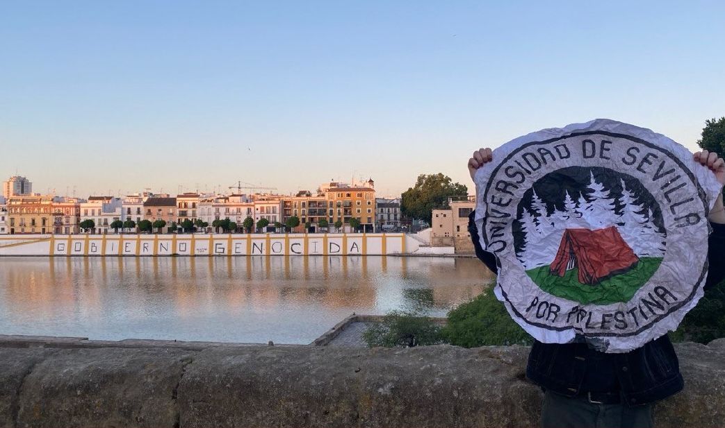 Una pintada proPalestina, en la calle Betis de Sevilla. 