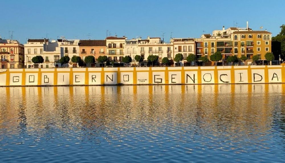 Pintada aparecida en Sevilla.