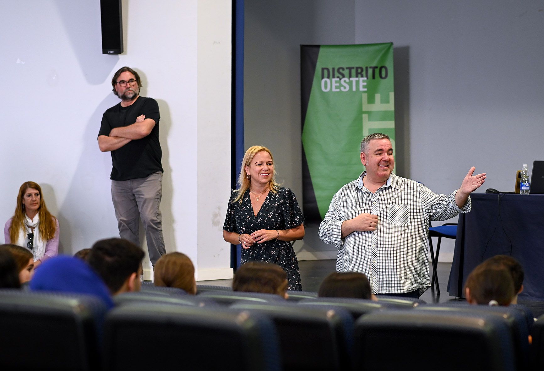 'Valora la diferencia' acerca a jóvenes la realidad de las personas con discapacidad. La delegada en su intervención.