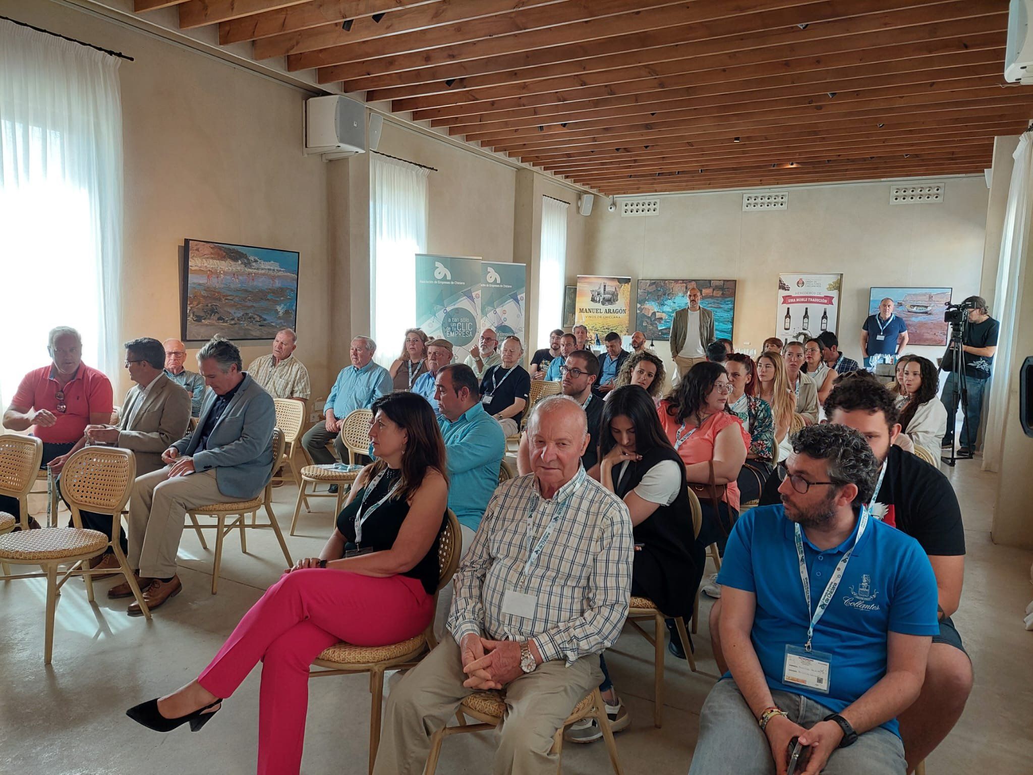 Participantes en el 'networking' sobre vinos de Chiclana.
