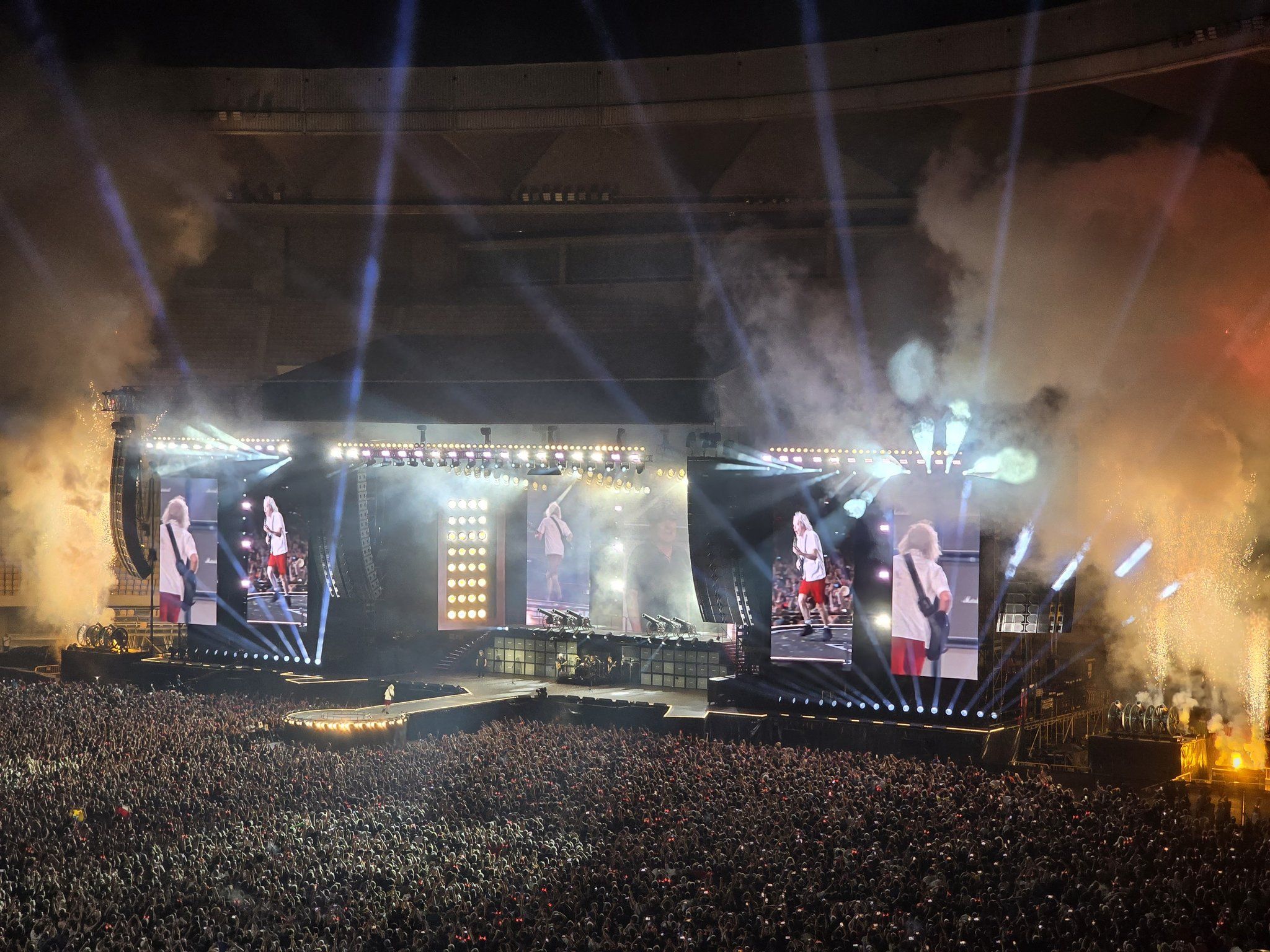 Noche histórica en Sevilla con el directo de AC/DC. Imagen de José Guerrero Yuyu en el Estadio de la Cartuja.