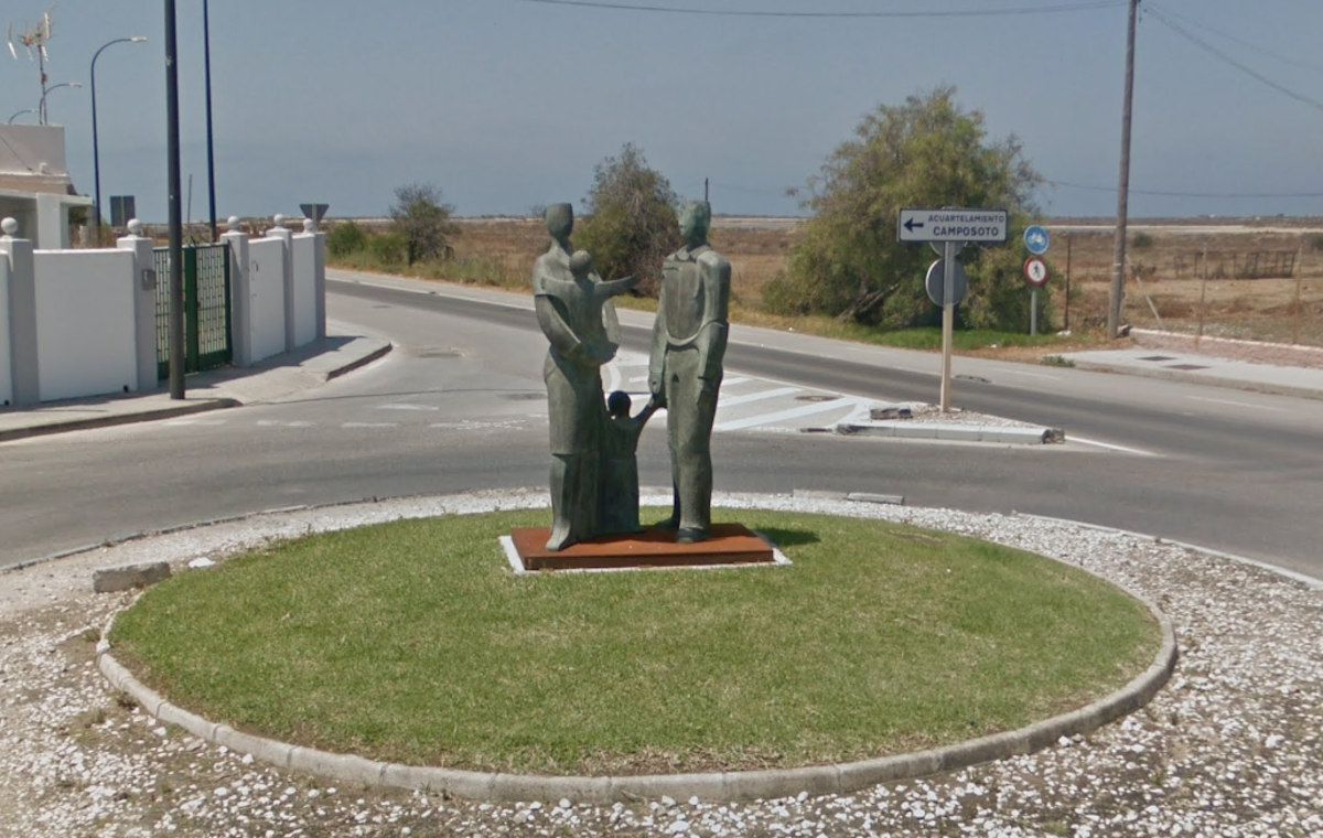 Escultura dedicada a la familia en San Fernando, en una imagen de Google Maps.