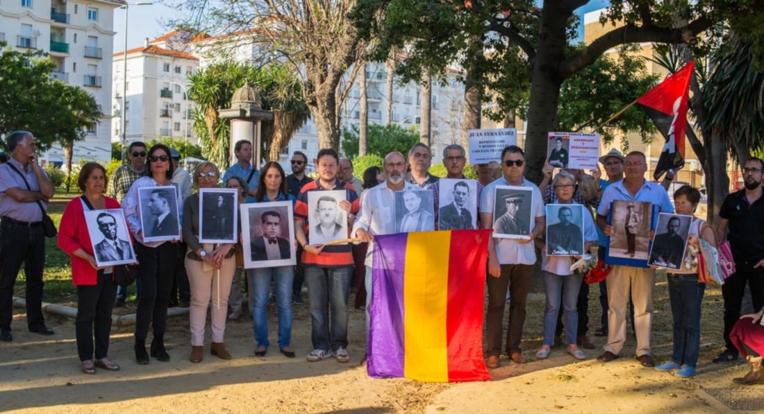 Un acto del Grupo Memorialista de Jerez en el parque Scout, en una imagen retrospectiva.
