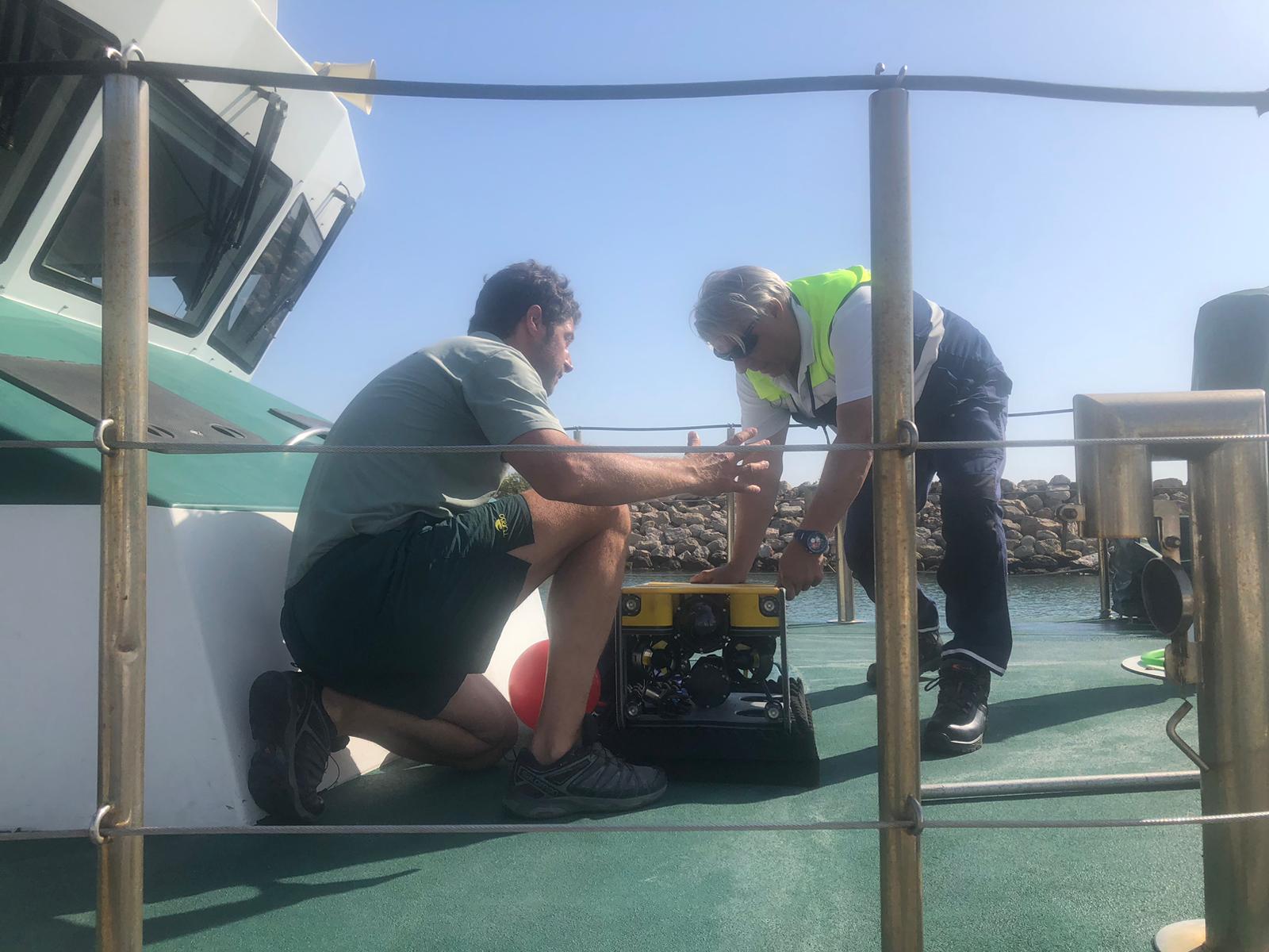 Un robot submarino busca a Manuel 'El pelusa' en Rota.