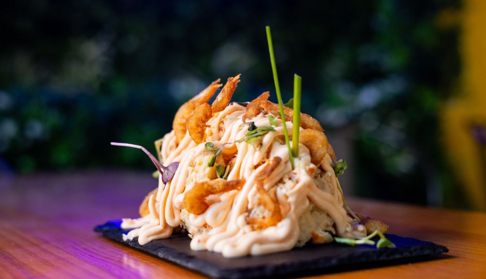 Ensaladilla casera con mayonesa kimchi.