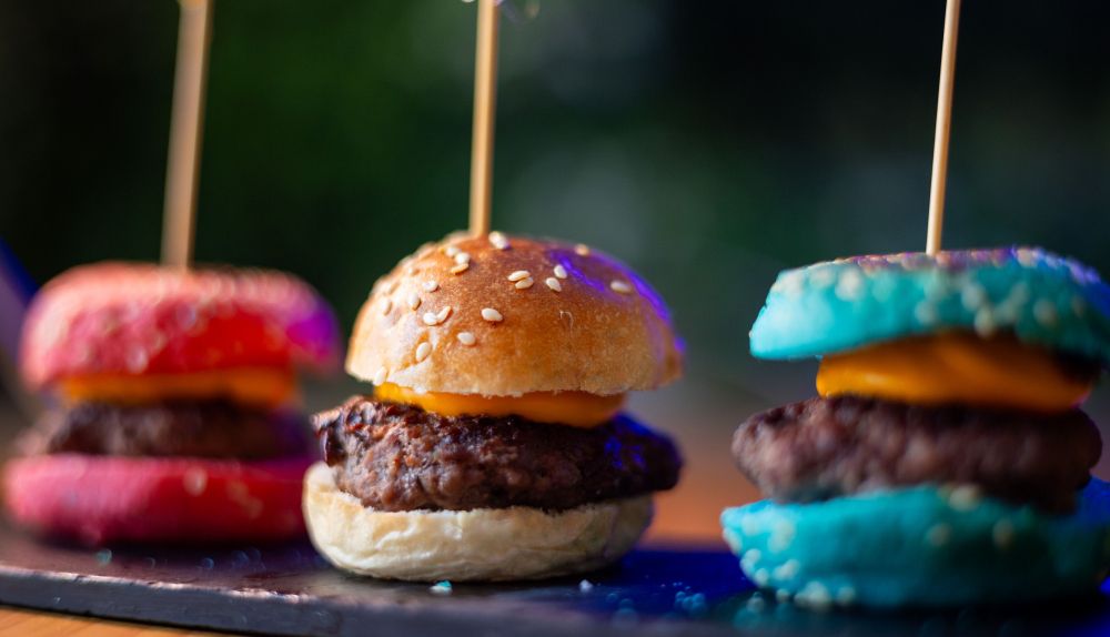 Hamburguesas de colores.
