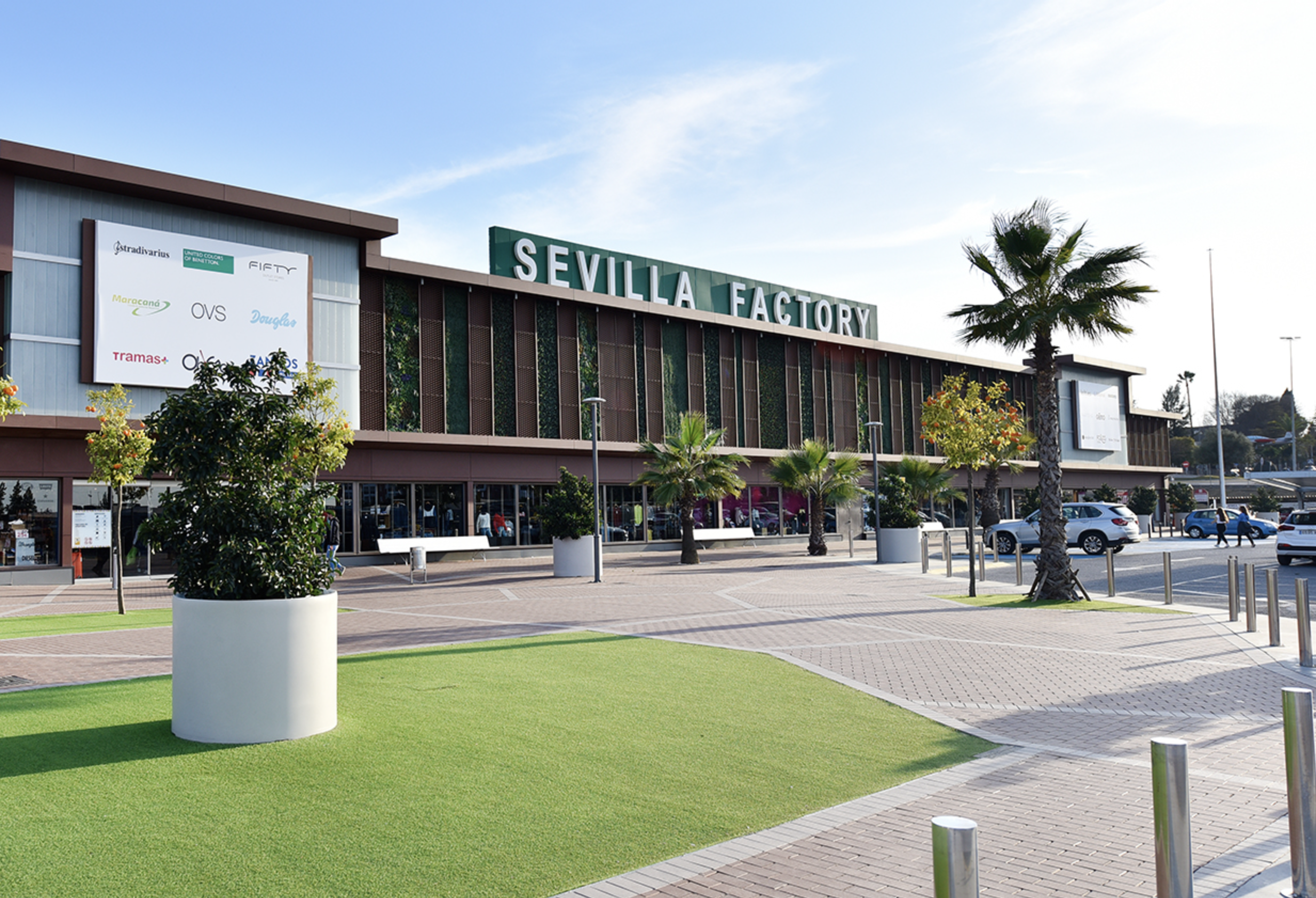 El Sevilla Factory, en cuyos aparcamientos ha sido localizado el cadáver de un hombre. El Sevilla Factory, en cuyos aparcamientos ha sido localizado el cadáver de un hombre.