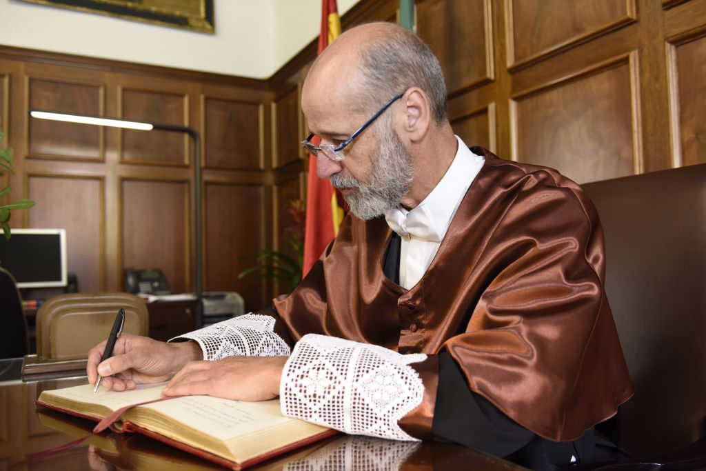 José Domínguez Abascal en la Universidad de Sevilla.