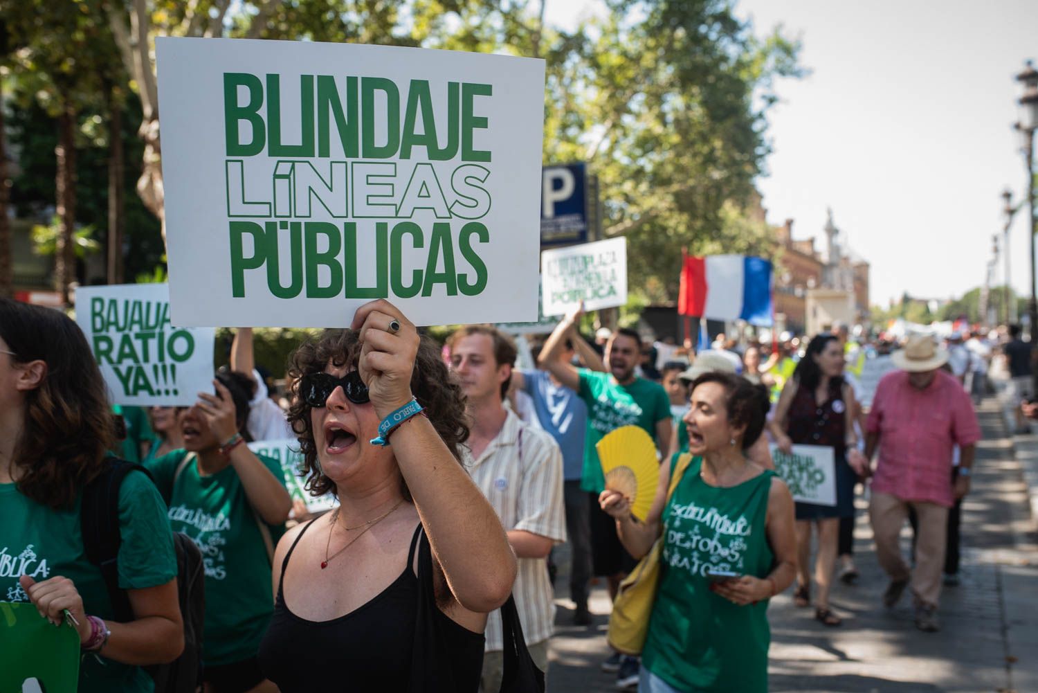 La manifestación de Sevilla por los servicios públicos, en imágenes