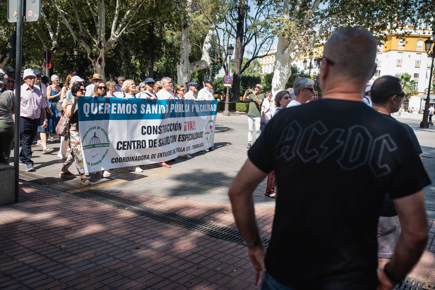 La manifestación de Sevilla por los servicios públicos, en imágenes