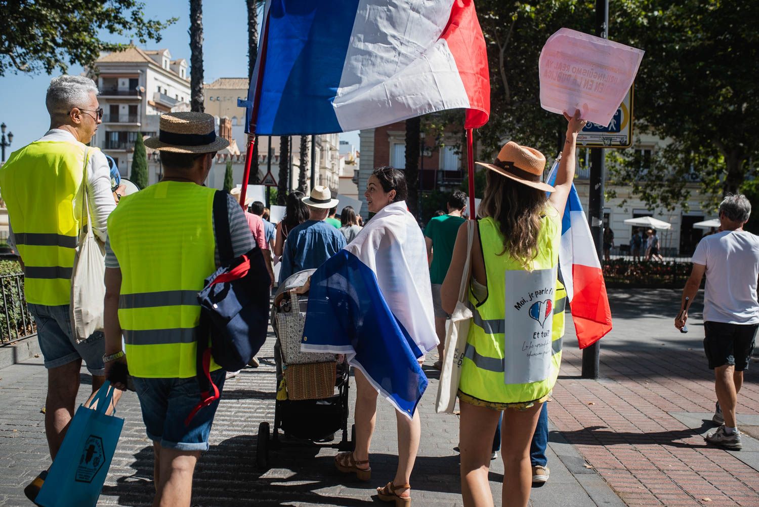 La manifestación de Sevilla por los servicios públicos, en imágenes