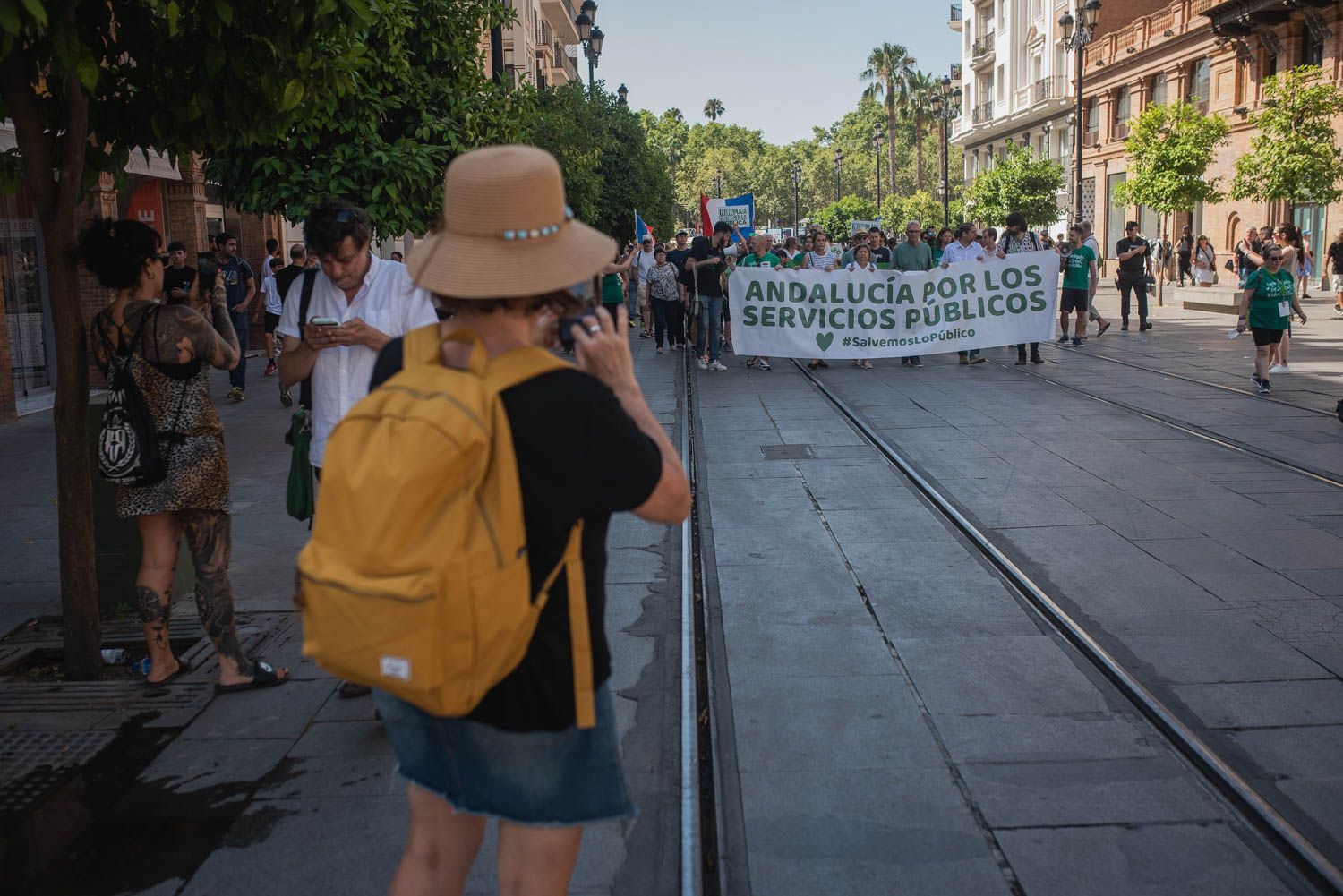 La manifestación de Sevilla por los servicios públicos, en imágenes