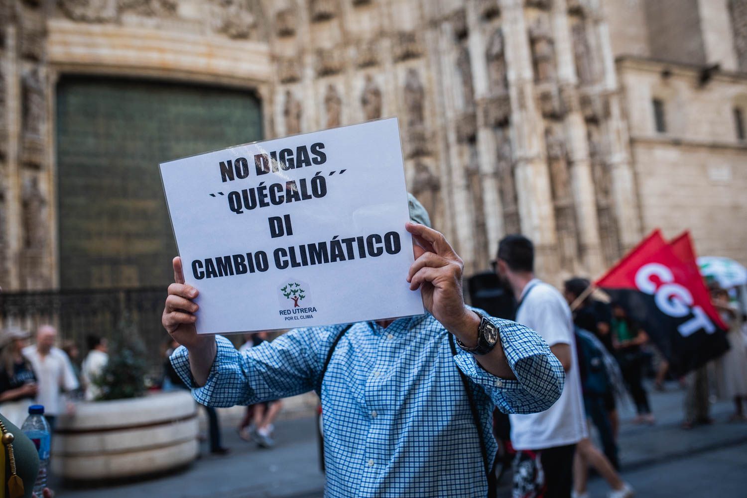 La manifestación de Sevilla por los servicios públicos, en imágenes