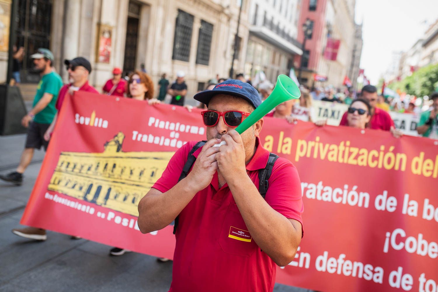 La manifestación de Sevilla por los servicios públicos, en imágenes