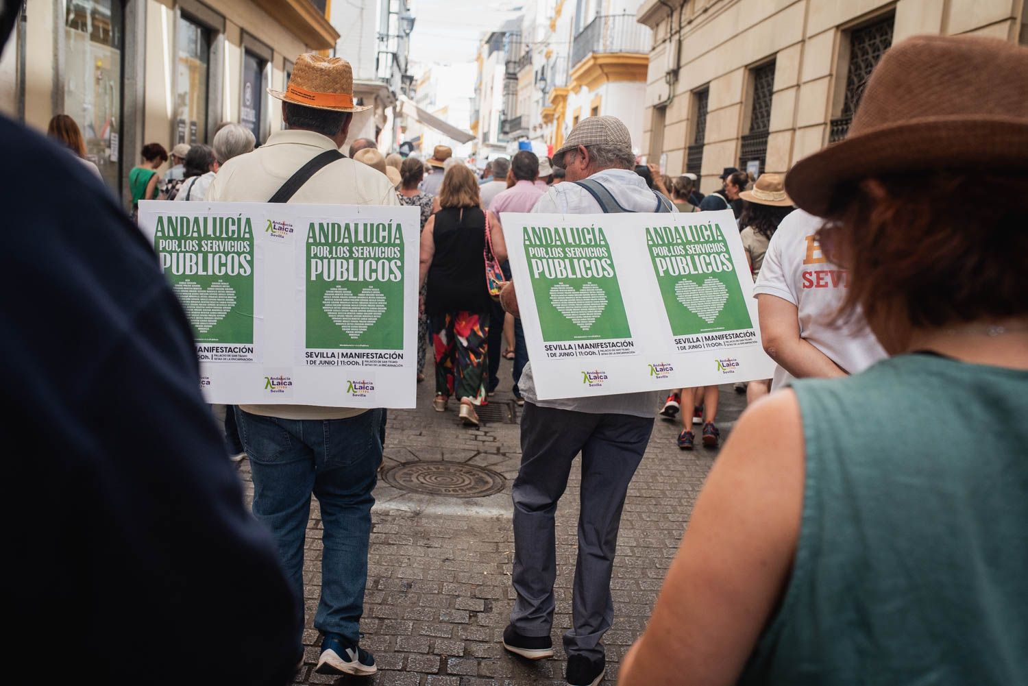 La manifestación de Sevilla por los servicios públicos, en imágenes
