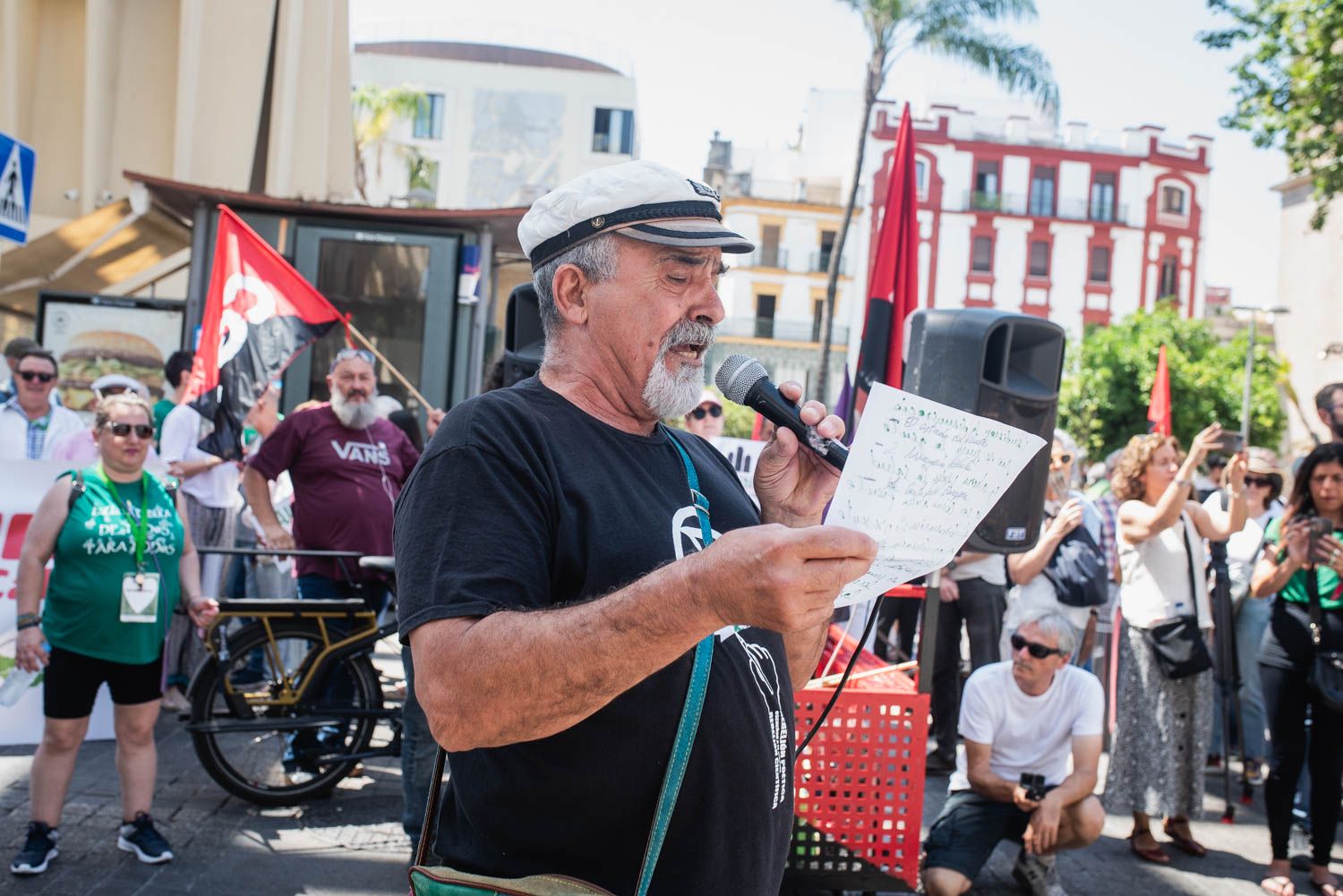 La manifestación de Sevilla por los servicios públicos, en imágenes