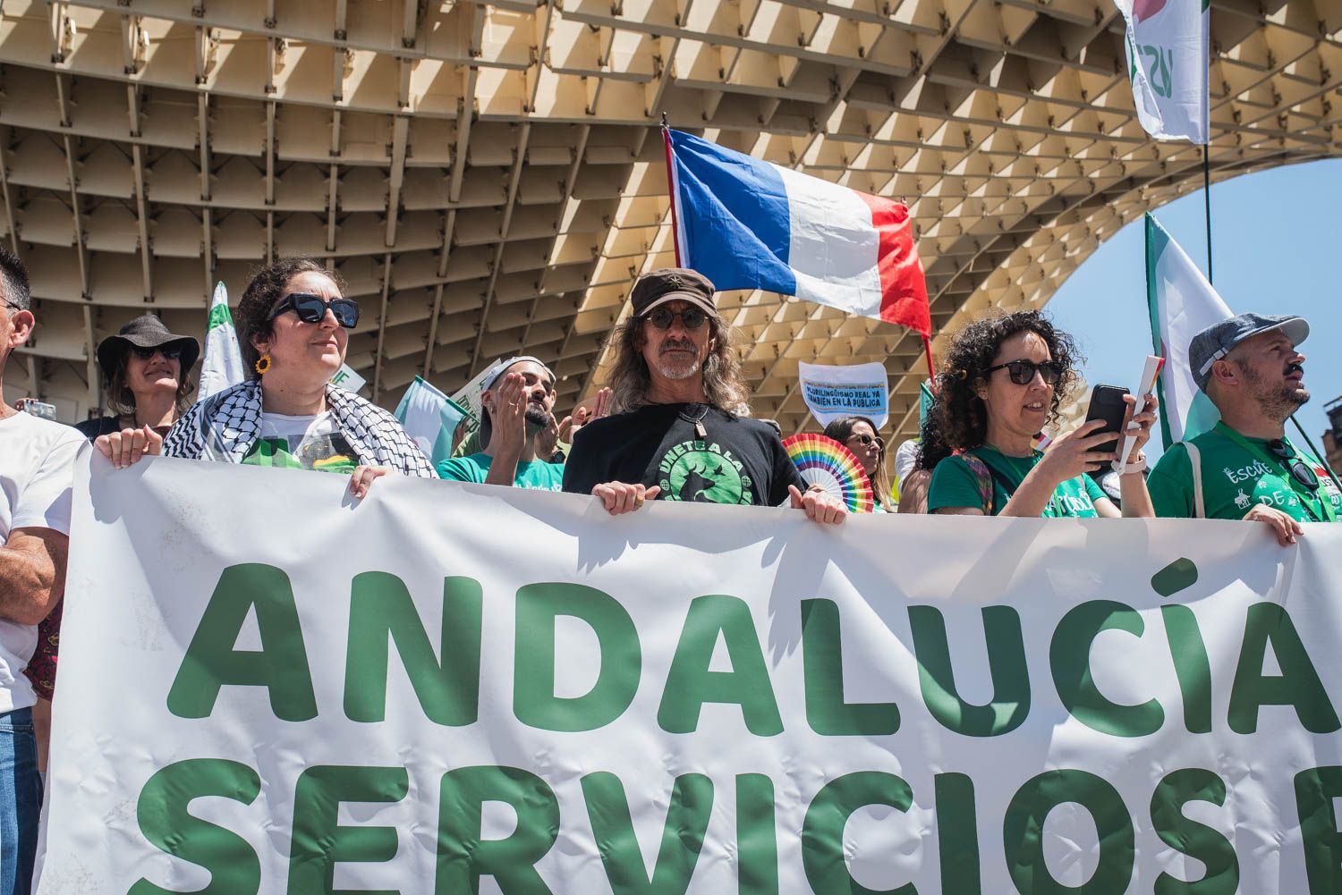 La manifestación de Sevilla por los servicios públicos, en imágenes